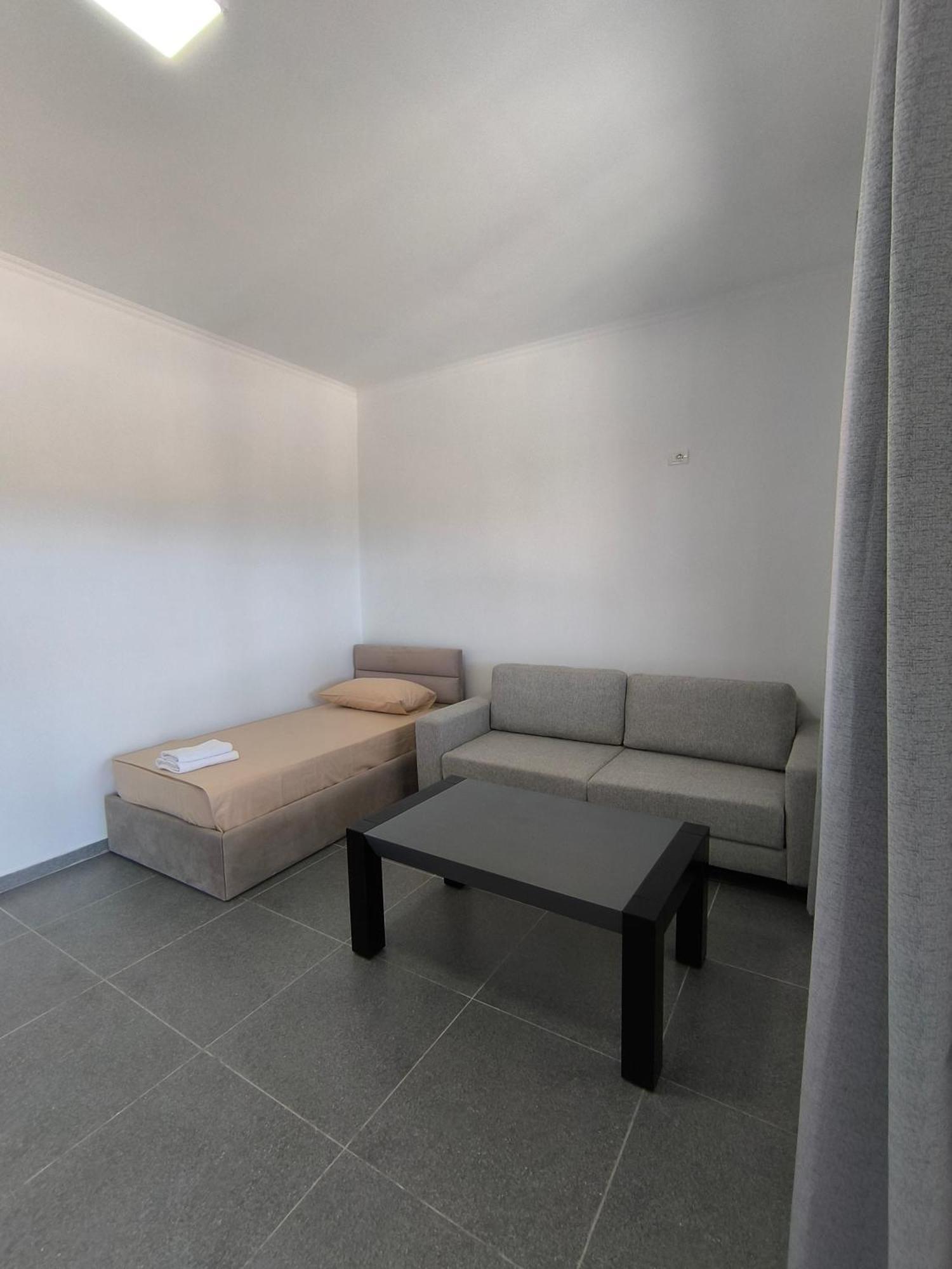 Kaful Apartments Qeparo Exterior photo